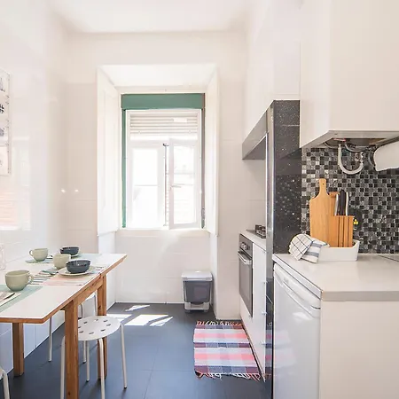 Com 3 Quartos Muito Acolhedores Nos Anjos Lisbona