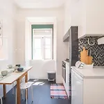 Com 3 Quartos Muito Acolhedores Nos Anjos Lisbon