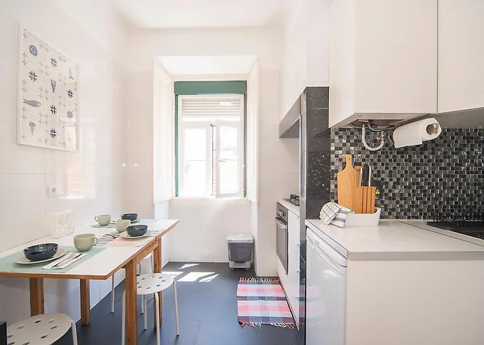 Com 3 Quartos Muito Acolhedores Nos Anjos Lisboa